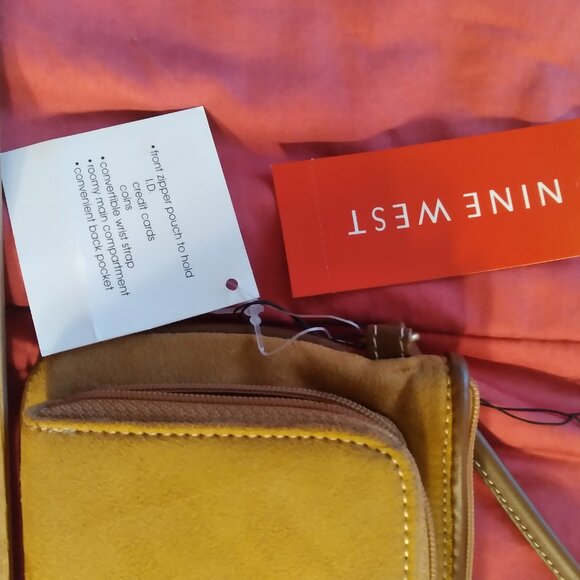 Nine West tan wristlet organizer, new with tags - Picture 2 of 6
